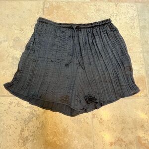 H&M Women's Black Crinkled Shorts
